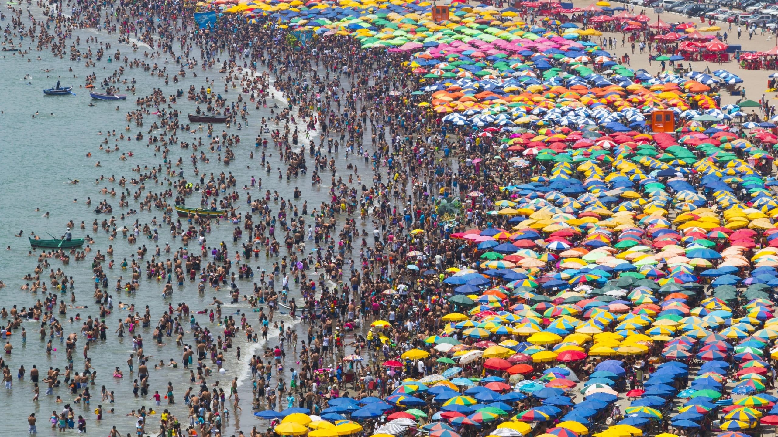 Crowded beach under heatwave, Lima, 2015
